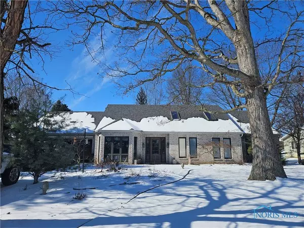 207 Lakeview DR, Bryan, OH 43506