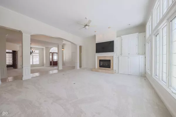 4388 Creekside PASS, Zionsville, IN 46077