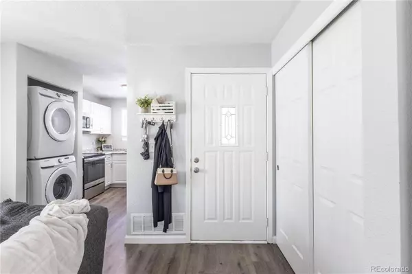 1128 S Ventura CIR #B, Aurora, CO 80017