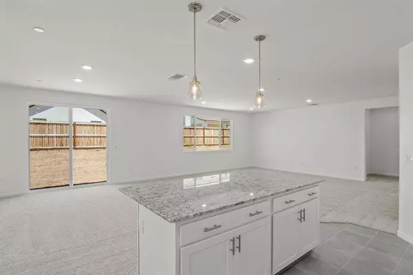 637 Stone Crest AVE, Madera, CA 93636