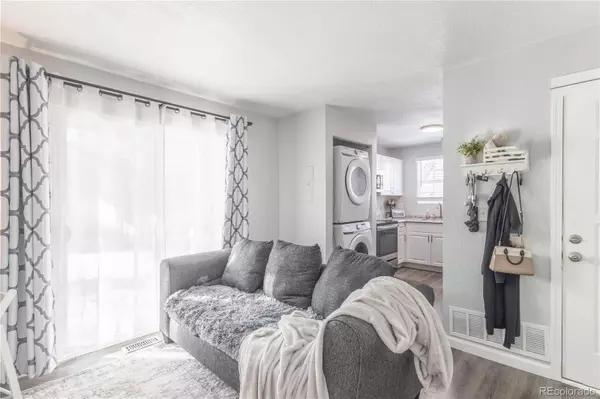 1128 S Ventura CIR #B, Aurora, CO 80017