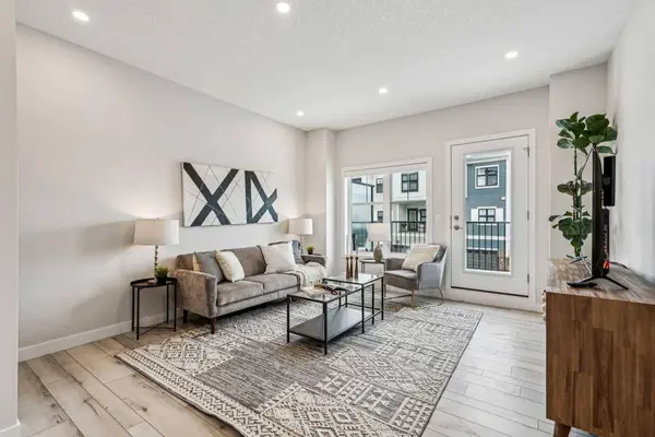 27 Les Jardins PARK SE, Calgary, AB T2C 5V3