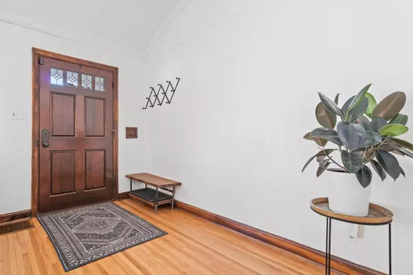 2158 Juno AVE, Saint Paul, MN 55116