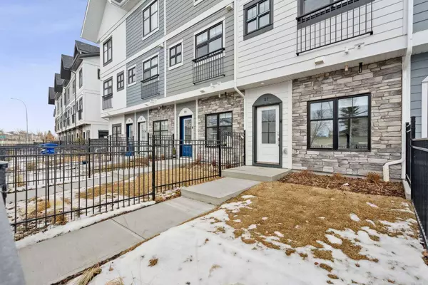 27 Les Jardins PARK SE, Calgary, AB T2C 5V3