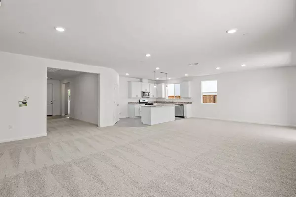 637 Stone Crest AVE, Madera, CA 93636