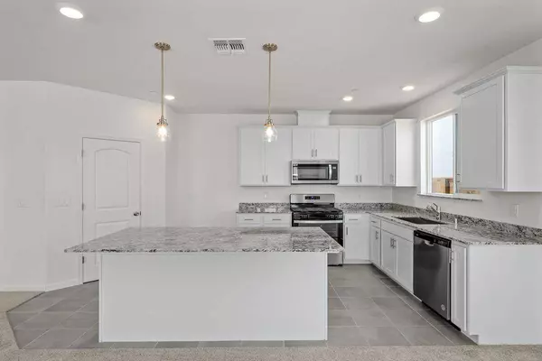 637 Stone Crest AVE, Madera, CA 93636