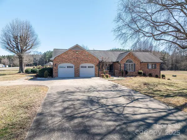 102 3rd AVE SE, Catawba, NC 28609