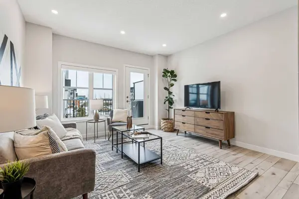 27 Les Jardins PARK SE, Calgary, AB T2C 5V3