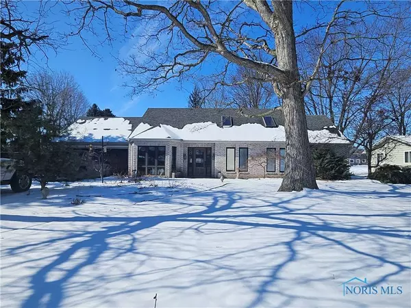 207 Lakeview DR, Bryan, OH 43506