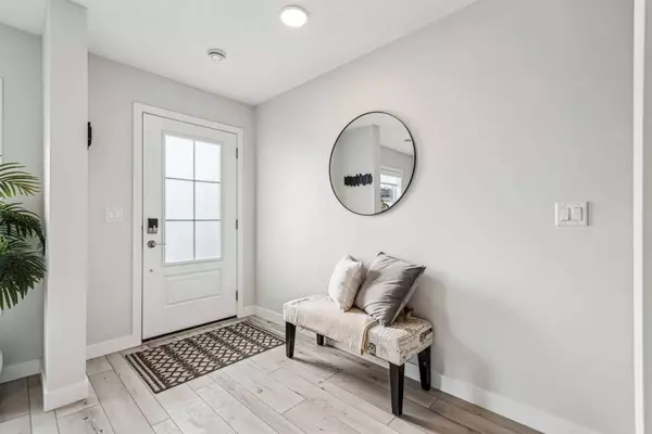 27 Les Jardins PARK SE, Calgary, AB T2C 5V3