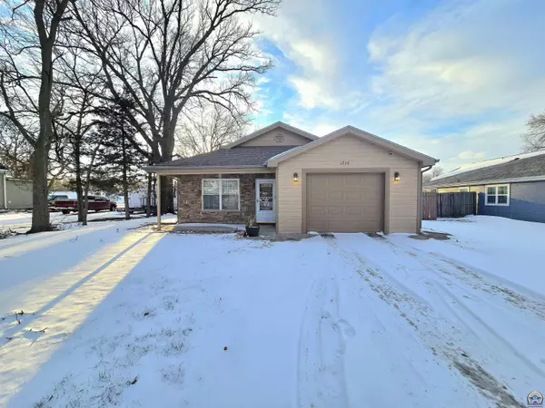 1216 N Jefferson ST, Junction City, KS 66441