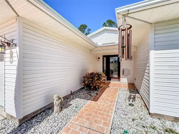 32676 OAK PARK DR, Leesburg, FL 34748