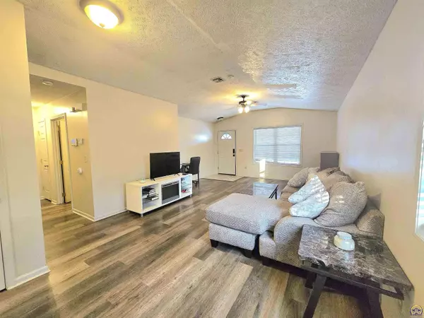 1216 N Jefferson ST, Junction City, KS 66441