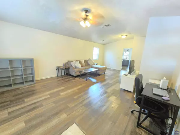 1216 N Jefferson ST, Junction City, KS 66441