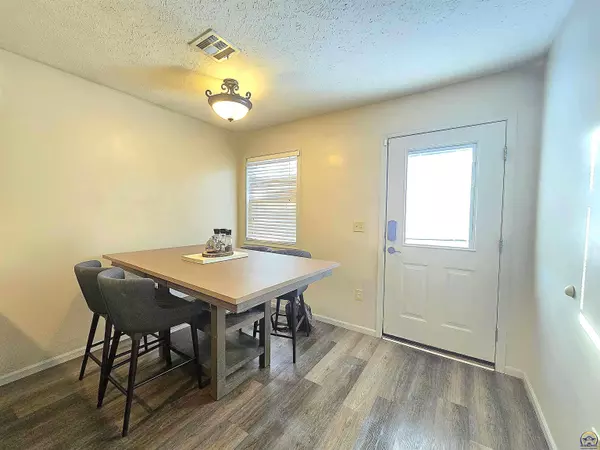 1216 N Jefferson ST, Junction City, KS 66441