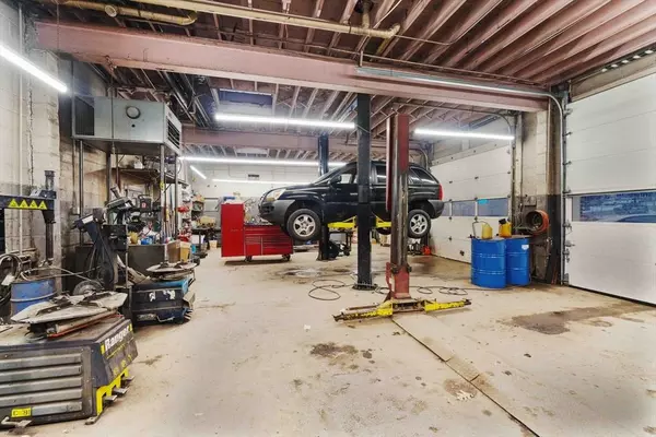 1791 Elmwood Avenue, Warwick, RI 02888