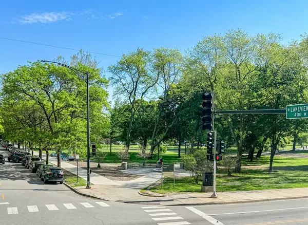 399 W Fullerton Pkwy #2W, Chicago, IL 60614