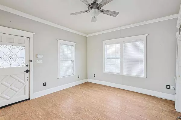 111 S Pine Street, Roanoke, TX 76262