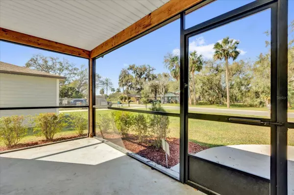 901 S HOLLY AVE, Sanford, FL 32771