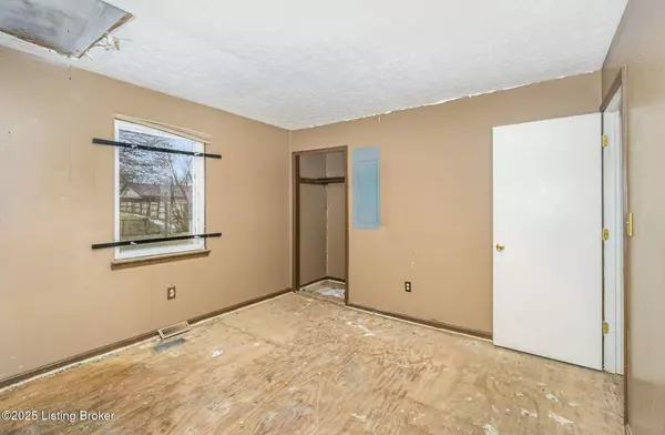 921 Senate Ave, Jeffersonville, IN 47130