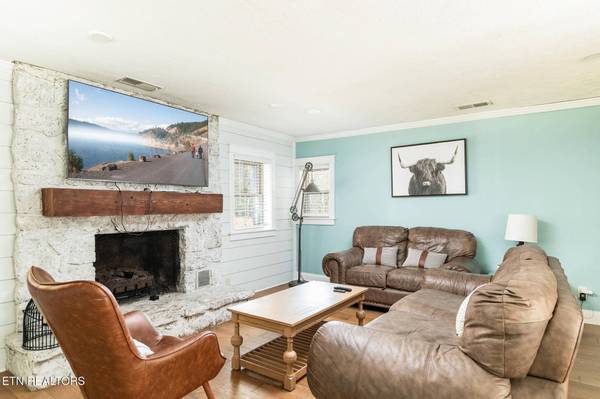 827 Mill Creek Rd, Pigeon Forge, TN 37863