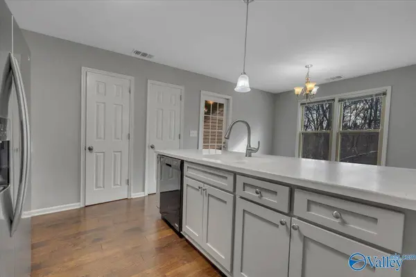 2094 Woodlawn Drive SW, Huntsville, AL 35802