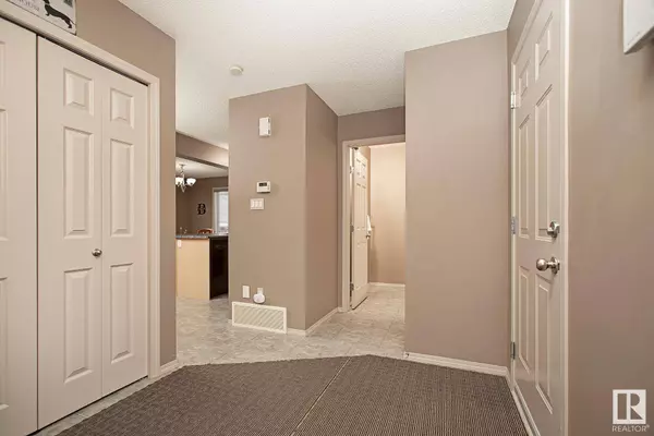 3351 24 AV NW, Edmonton, AB T6T 1Y5