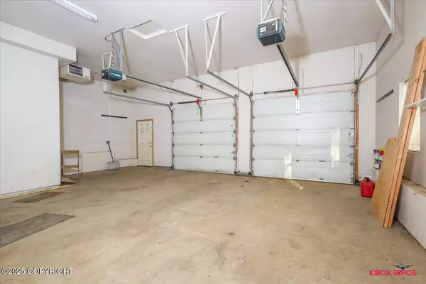 6671 W Wellington DR, Wasilla, AK 99654