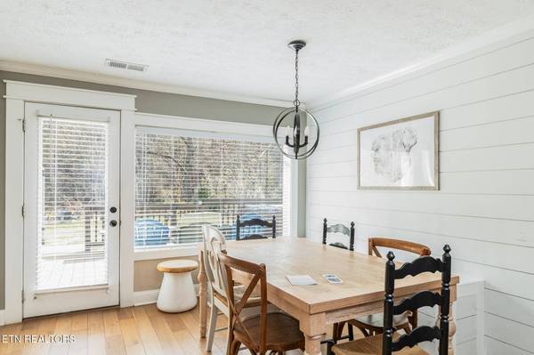 827 Mill Creek Rd, Pigeon Forge, TN 37863