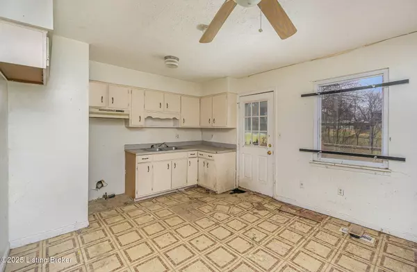 921 Senate Ave, Jeffersonville, IN 47130