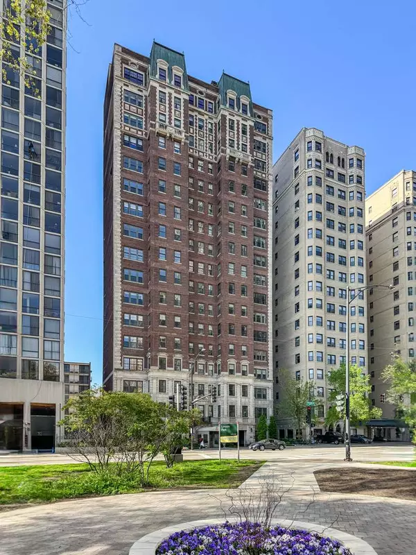 399 W Fullerton Pkwy #2W, Chicago, IL 60614