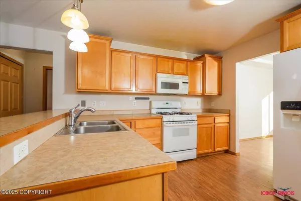 6671 W Wellington DR, Wasilla, AK 99654