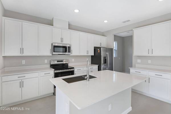 1736 CARNELIAN ST, Deland, FL 32720