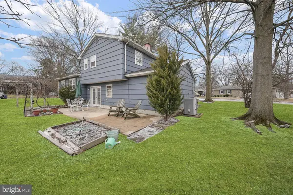 38 COLONIAL LAKE, Lawrenceville, NJ 08648