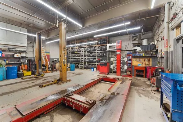 1791 Elmwood Avenue, Warwick, RI 02888