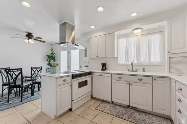 2821 E OAK LN, Layton, UT 84040