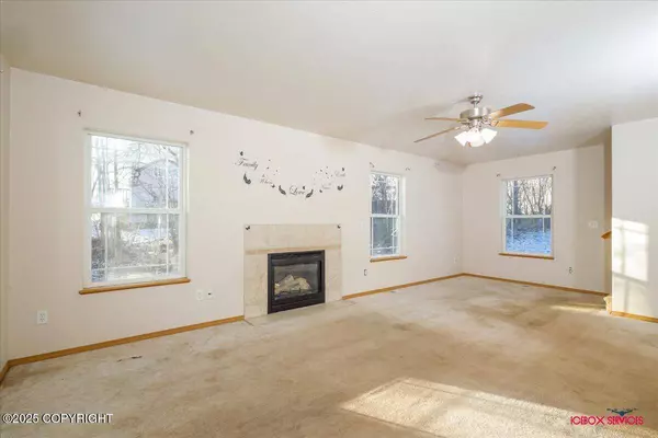 6671 W Wellington DR, Wasilla, AK 99654