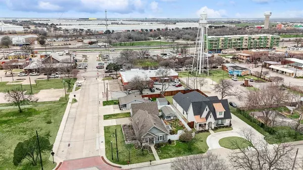 111 S Pine Street, Roanoke, TX 76262