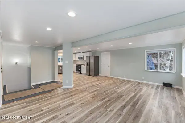 8341 Blackberry ST, Anchorage, AK 99502