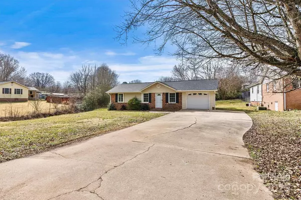 155 33rd ST NW, Hickory, NC 28601