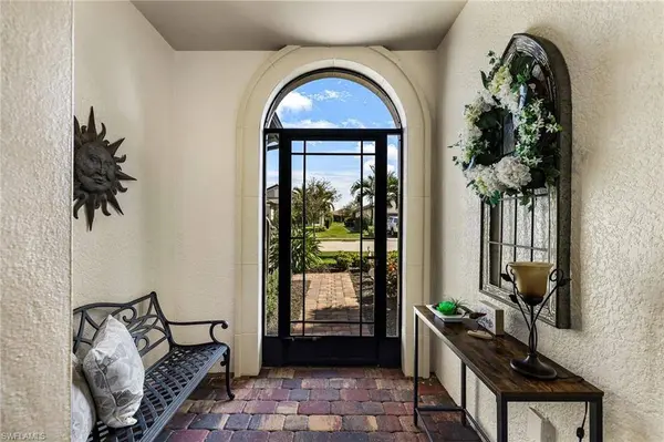 7556 Winding Cypress DR, Naples, FL 34114