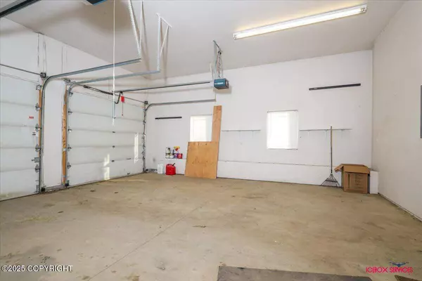 6671 W Wellington DR, Wasilla, AK 99654