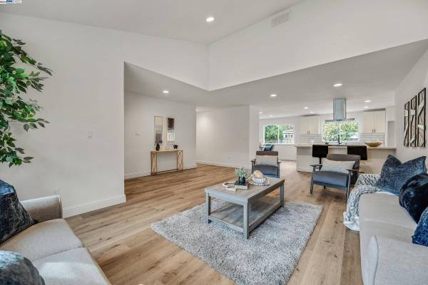 732 Bloching Cir, Clayton, CA 94517