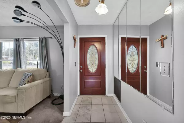 7186 KING ARTHUR RD N, Jacksonville, FL 32211