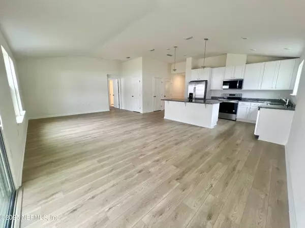 954 PANTHER LAKE Pkwy, Jacksonville, FL 32221