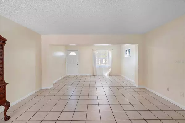 826 W GAUCHO CIR, Deltona, FL 32725