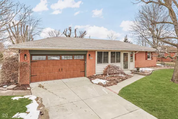 8220 Linda Leigh LN, Indianapolis, IN 46217