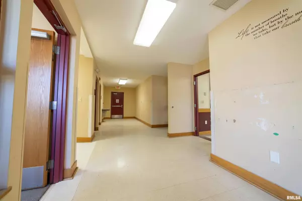 906 Lind ST, Quincy, IL 62301