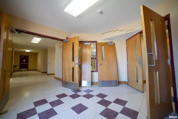 906 Lind ST, Quincy, IL 62301