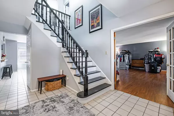 26 WHITECHAPEL DR, Mount Laurel, NJ 08054